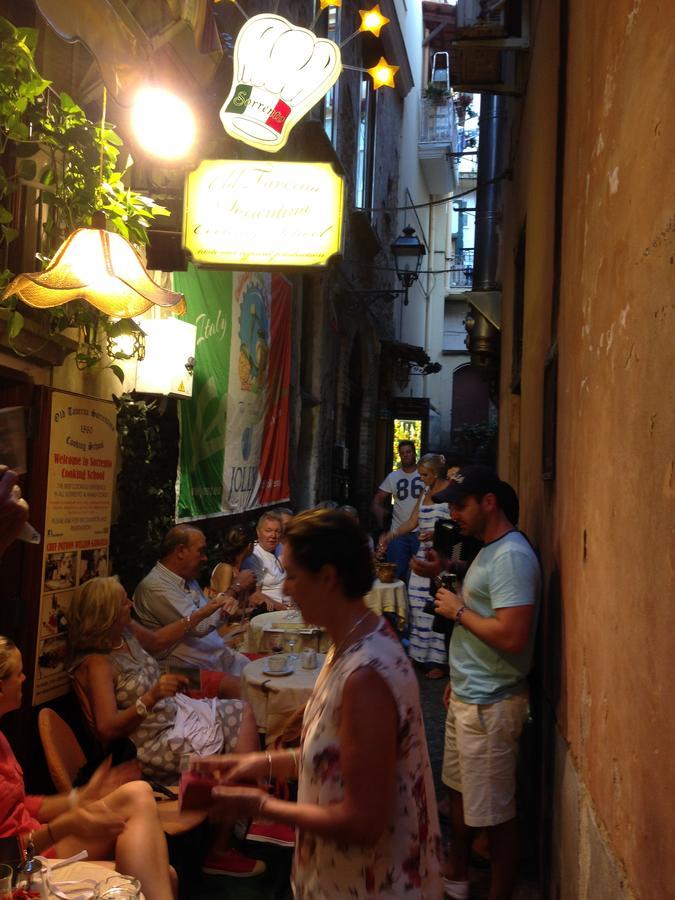 Old Taverna Sorrentina Luaran gambar